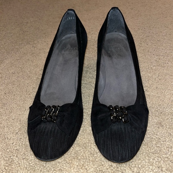 Stuart Weizmann suede low wedges - Picture 2 of 6